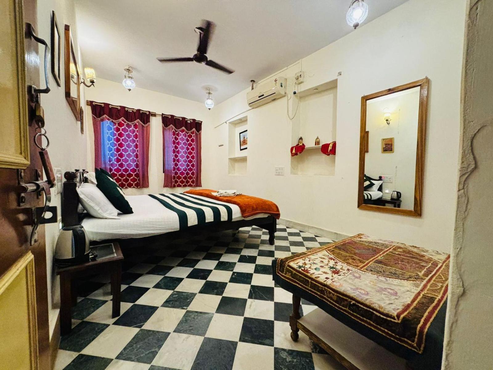 Hotel Renuka Jaisalmer Ngoại thất bức ảnh