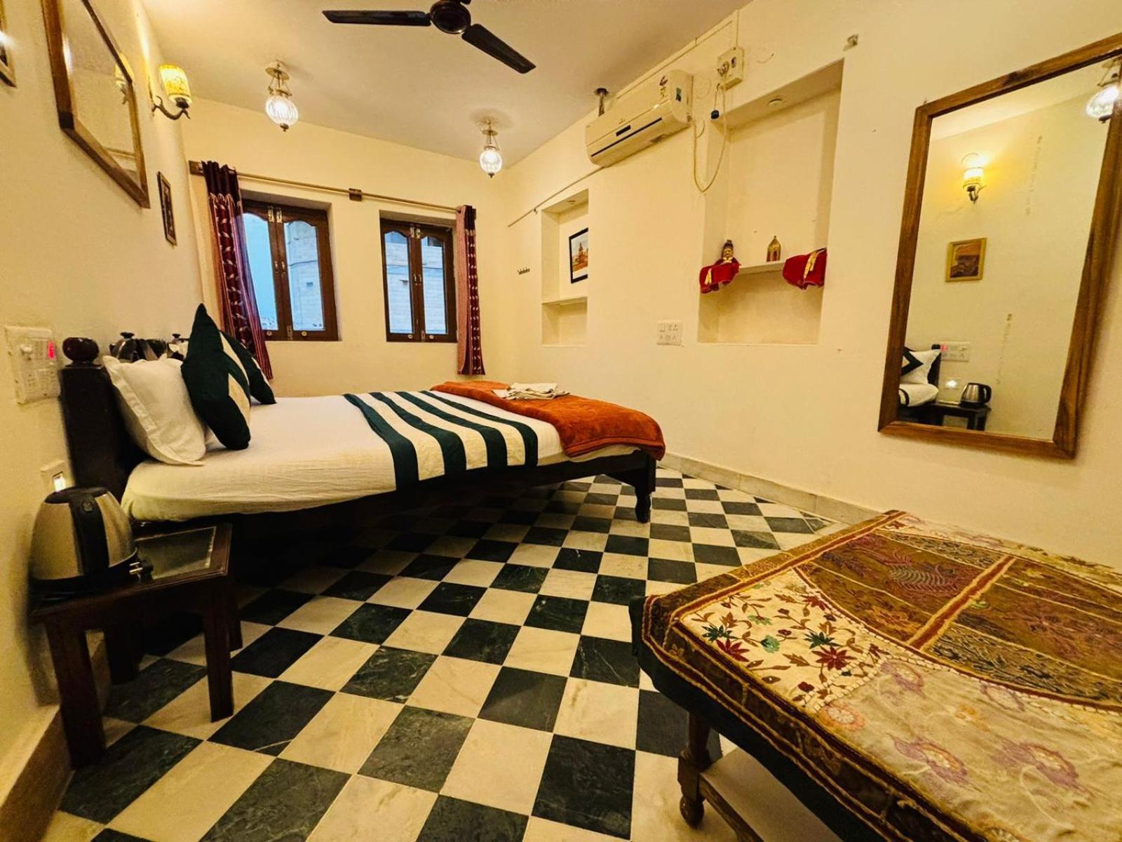 Hotel Renuka Jaisalmer Ngoại thất bức ảnh
